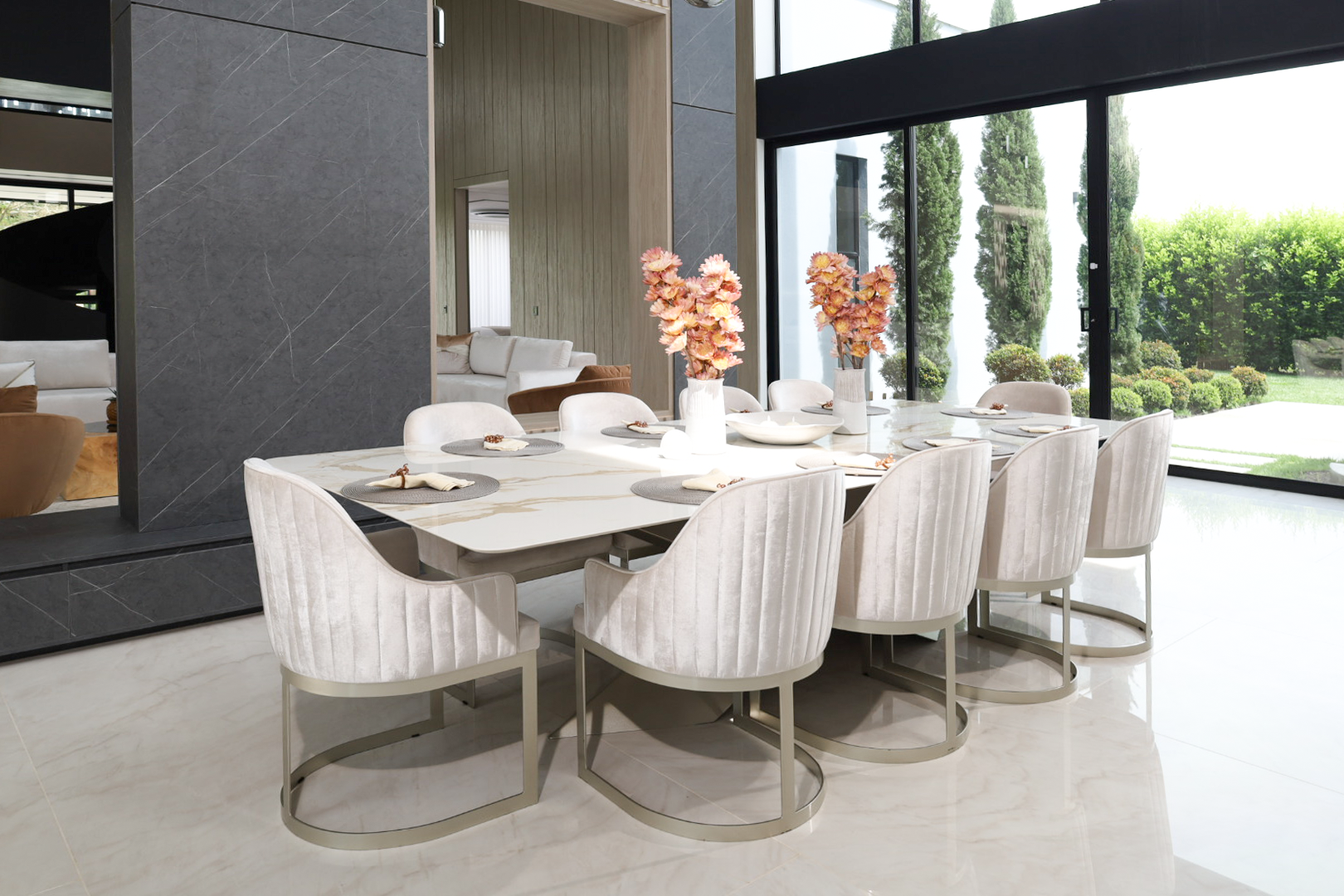 Diseño de comedor principal marari con muebles personalizados